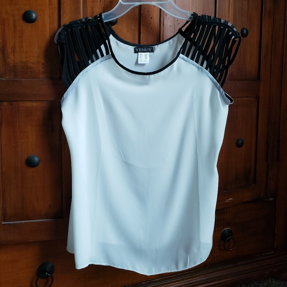 Modern style top
